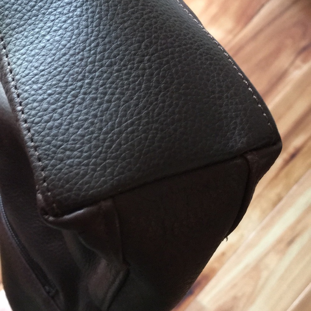 Dockers Brown Genuine Leather Shoulder Bag - Picture 8 of 9